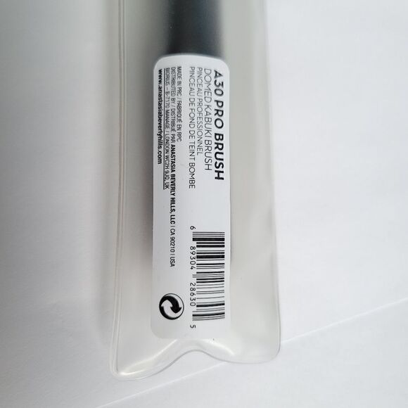 Anastasia Beverly Hills A30 Pro Brush Domed Kabuki Brush - Picture 3 of 6